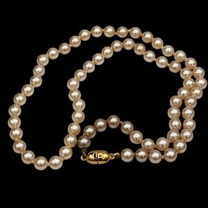 Vintage MONET Signed Faux Pearl Beaded Necklace Gold Tone 16 In Classic
